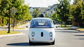 Des conducteurs fantôme au volant d'une voiture autonome